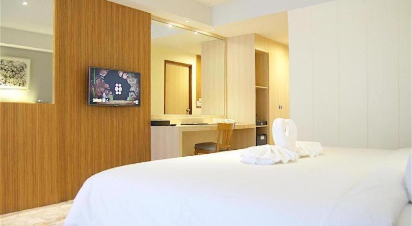 Jolly & Hotel